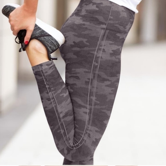 SPANX Look At Me Now Camouflage Leggings - Picture 2 of 7